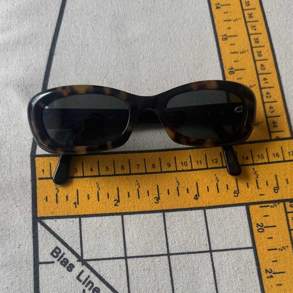 Calvin Klein 735S 061 Vintage Sunglasses